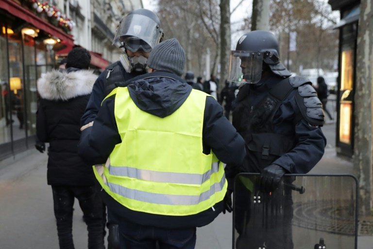 « Gilets jaunes »: début des manifestations, sous haute sécurité