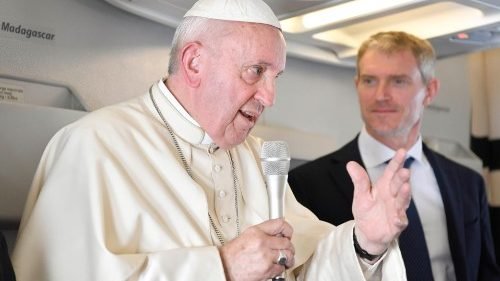 De retour d’Afrique, le Pape rappelle que la paix se construit avec le pardon