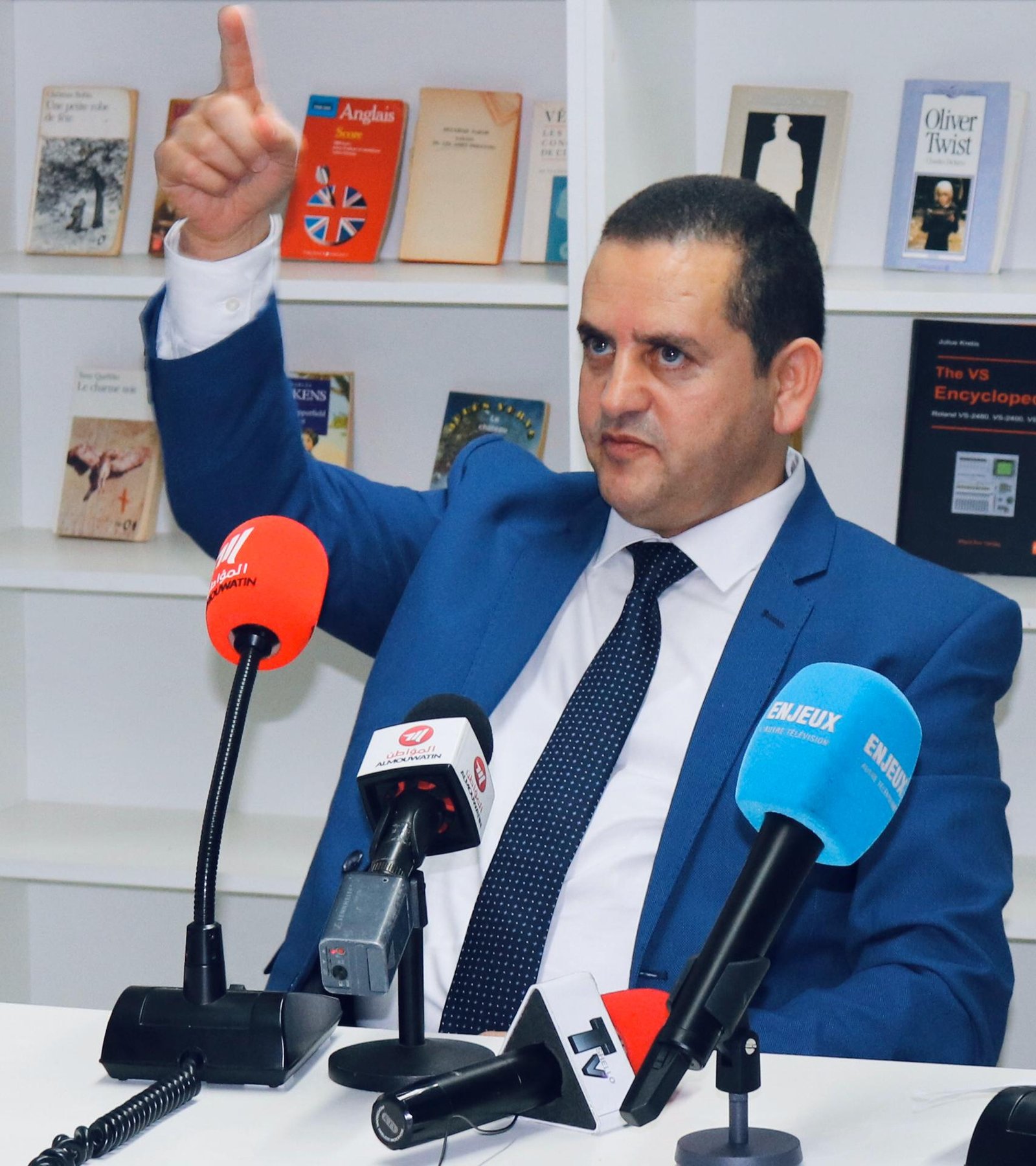 Bruxelles :Le Ministre des Affaires étrangères et de la Coopération internationale du gouvernement provisoire de l’Est libyen,  Abdelhadi Ibrahim Lahweej, a exprimé son indignation face aux «crimes»  de Fayez el-Sarraj.