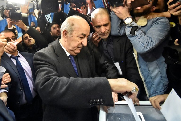 Le PM de l&rsquo;ère Bouteflika élu président de l&rsquo;Algérie frappée par les protestations