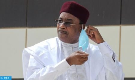 Conférence de l&rsquo;UA de Niamey : le président du Niger décore deux personnalités marocaines pour services rendus à la nation