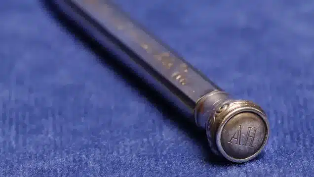 Un crayon argenté avec lequel Hitler écrivait est mis aux enchères