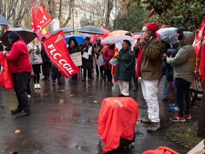 Lettori, 7 méps, le commissaire de demande Schmit pour la justice à la Cour de l&rsquo;UE
