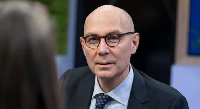 Le chef des droits de l&rsquo;homme de l&rsquo;ONU : l&rsquo;utilisation abusive de l&rsquo;IA et l&rsquo;influence des entreprises constituent un défi « clair et actuel »