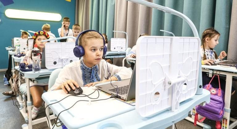 Les enfants ukrainiens entrent dans leur quatrième année scolaire sous l&rsquo;invasion alors que 4,6 millions d&rsquo;entre eux sont confrontés à des obstacles à l&rsquo;éducation