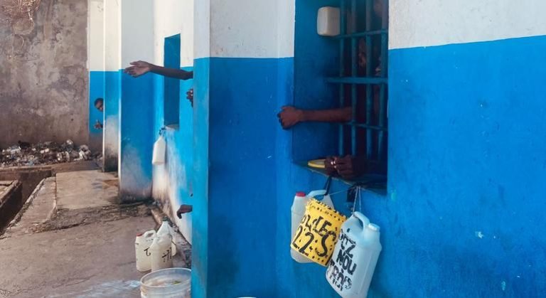 Piégé derrière les barreaux : réformer le système de détention défaillant d&rsquo;Haïti