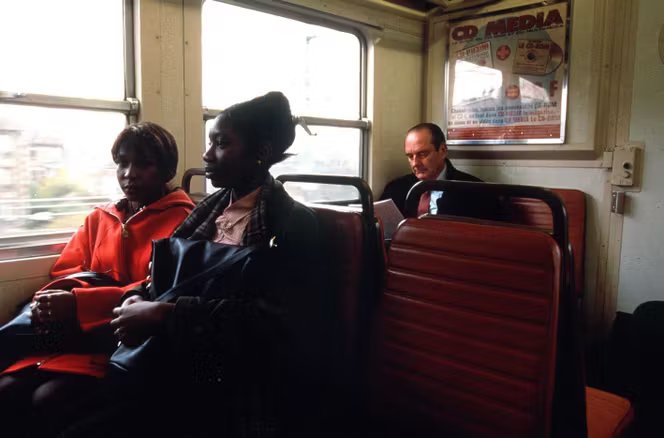Jacques Chirac, alors maire de Paris, dans un train de banlieue, à Jouy-en-Josas (Yvelines), le 10 novembre & 994.