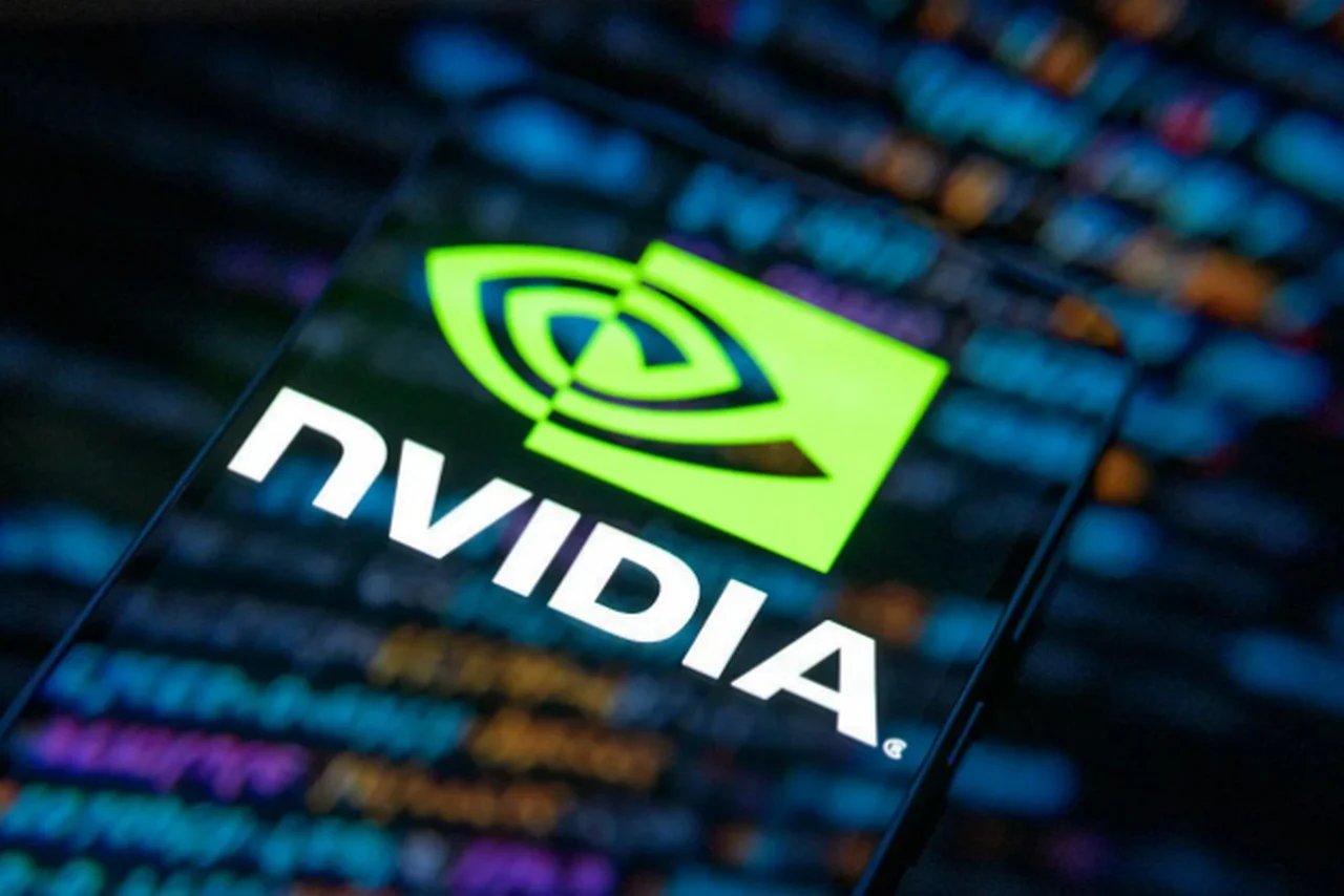 Logo NVIDIA sur un bâtiment de l'entreprise
