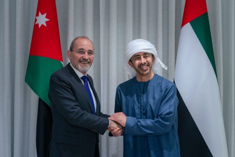 وزيرا خارجية الإمارات والأردن، عبدالله بن زايد وأيمن الصفدي، يقودان تنسيقاً دبلوماسياً رفيع المستوى لمواجهة التحديات الإقليمية