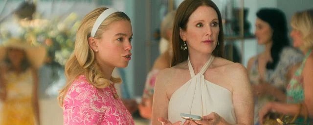 Milly Alcock et Julianne Moore