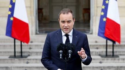Le Premier ministre Sébastien Lecornu lors de son allocution, le 10 avril 2026 à Paris (IAN LANGSDON / POOL)