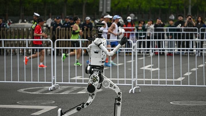 Chaque groupe évolue sur une voie parallèle et distincte afin d'éviter toute collision. (PEDRO PARDO / AFP)