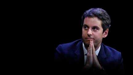 Gabriel Attal assiste à un débat à la Cité Internationale de Paris, le 11 avril 2026 (IAN LANGSDON / AFP)