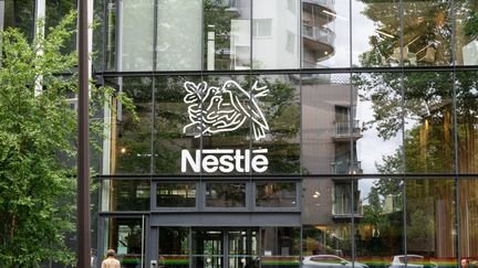 Le siège de Nestlé à Issy-les-Moulineaux, dans les Hauts-de-Seine, le 5 juin 2024. (RICCARDO MILANI / HANS LUCAS / AFP)