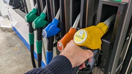 Une station-service à Auch (Gers), le 15 avril 2026. (JEAN-MARC BARRERE / HANS LUCAS / AFP)