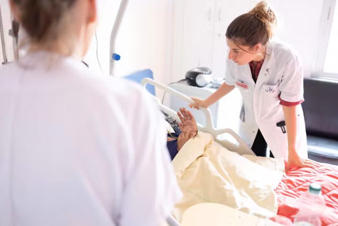 Dans l’unité de soins palliatifs de l’hôpital Paul-Brousse (AP-HP) à Villejuif (Val-de-Marne), le 4 juin 2025.