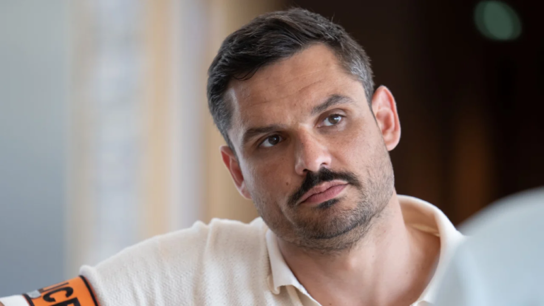 A priori : "J'ai besoin de vérité" … Florent Manaudou revient sur ses premiers pas de comédien dans la série