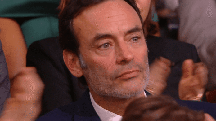 Anthony Delon réplique et porte plainte contre son frère pour "dénonciation calomnieuse"