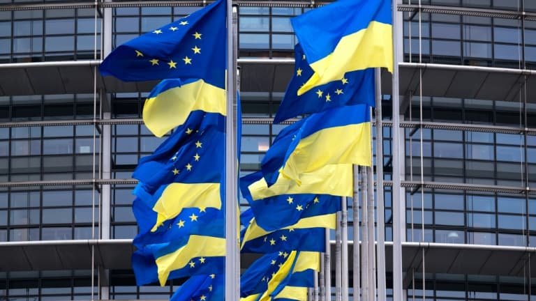 Après des mois de bras de fer, la Hongrie ne bloque plus: l'Union européenne donne son feu vert à un prêt de 90 milliards d'euros à l'Ukraine