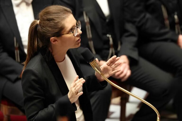 Après le retrait de la proposition de la loi Yadan sur l’antisémitisme, la ministre Aurore Bergé invite les présidents des groupes « pour entendre leurs propositions »