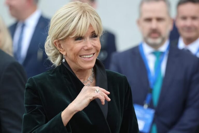 Brigitte Macron se confie sur ses années passées à l’Elysée et affirme y avoir « vu la noirceur du monde, la bêtise, la méchanceté »