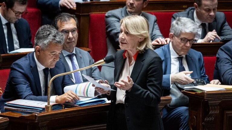 Crise chez Grasset : la ministre de la Culture estime "légitime de s'interroger sur la rupture du lien entre les auteurs et leur maison d'édition"