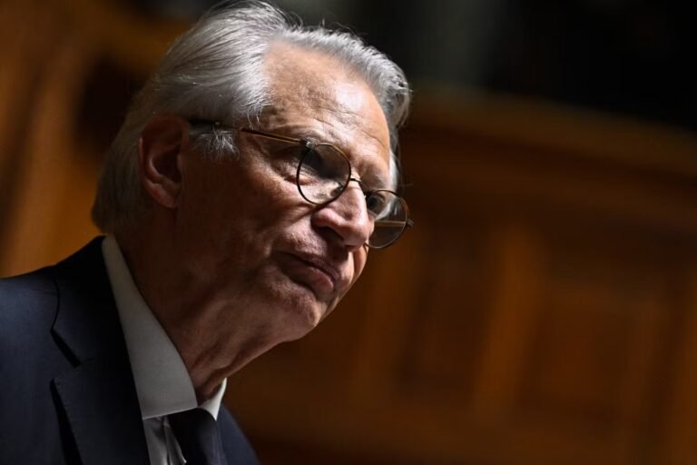 Dominique de Villepin a reçu en cadeau deux statuettes lorsqu’il était au Quai d’Orsay, selon l’émission « Complément d’enquête »