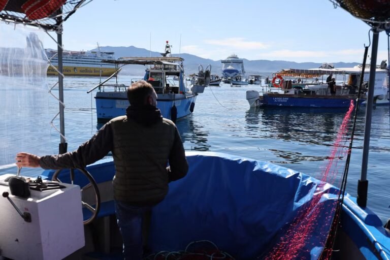 En Corse, après un blocus exprès des ports, les pêcheurs obtiennent des aides sur le prix du carburant