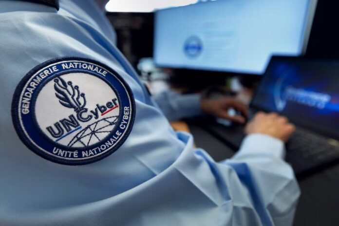 Faux arrêts-maladie : un homme mis en examen pour avoir vendu plus de 44 000 certificats sur Internet Faux arrêts-maladie : un homme mis en examen pour avoir vendu plus de 44 000 certificats sur Internet