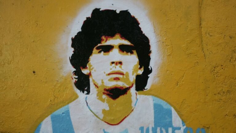Football : "Je suis innocent", clame l'ex-médecin de Diego Maradona, accusé au procès sur sa mort
