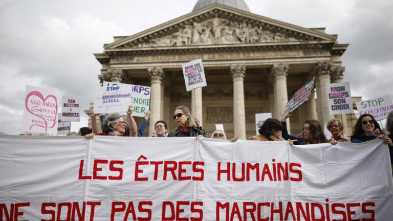 France: 500 manifestants à Paris pour l'abolition de la prostitution, dix ans après la loi de 2016