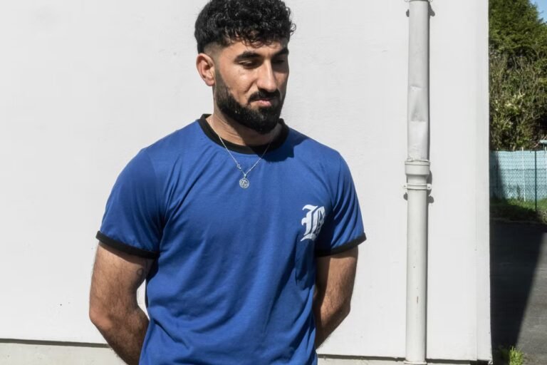 « Ils ont dit : “Mettez-vous un par un, on va tuer tout le monde » : le génocide des yézidis raconté par un de ses survivants