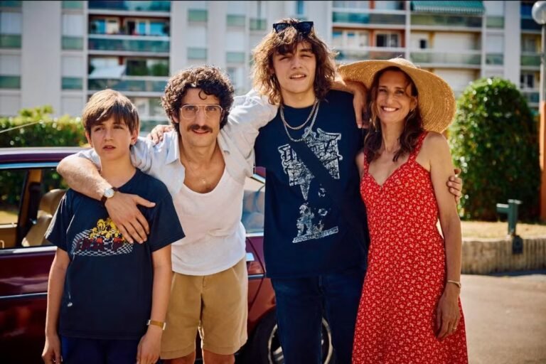 « Juste une illusion » : « A une époque où le nombre d’actes antisémites est particulièrement élevé, c’est bien un foyer ostensiblement juif que ce film fait aimer pendant deux heures »