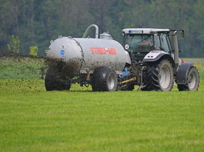 Un tracteur équipé d