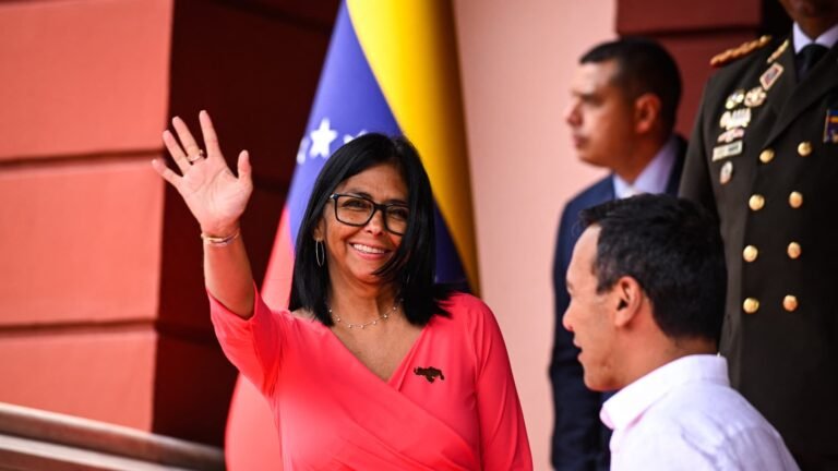 Le territoire riche en pétrole est au coeur d'un différend entre les deux pays: le Guyana se plaint d'une broche incluant l'Essequibo arborée par la présidente du Venezuela