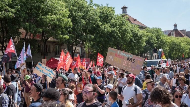 Loi sur le travail le 1er-Mai : huit syndicats demandent à Sébastien Lecornu de "respecter la démocratie sociale et politique"