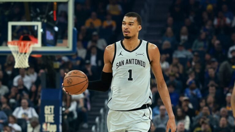 NBA : Victor Wembanyama élu Défenseur de l'année (à l'unanimité, une première dans l'histoire), deuxième Français sacré de l'histoire après Rudy Gobert