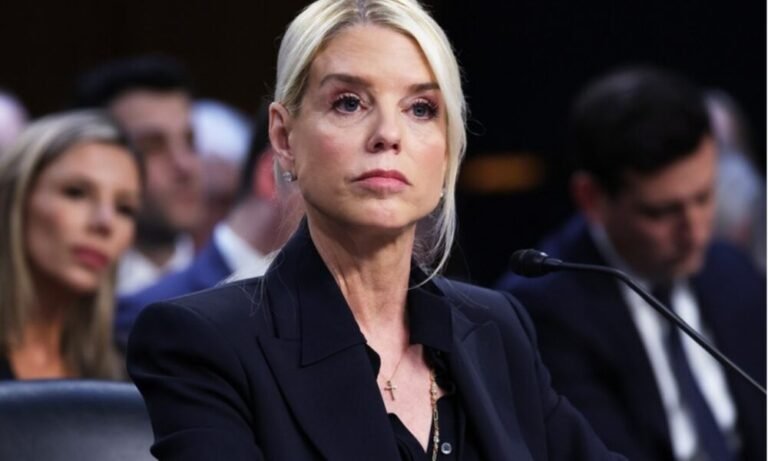 Pam Bondi témoigne devant le Congrès sur l’affaire Epstein