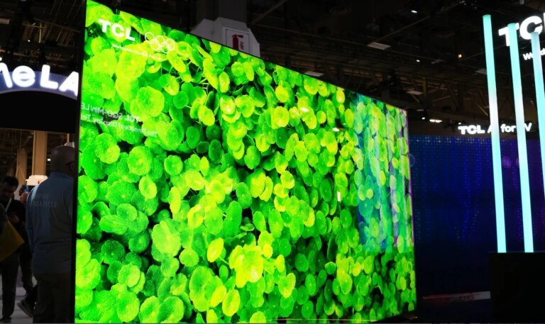 Pourquoi les téléviseurs paraissent lumineux et éclatants en magasin, mais ternes chez vous, et comment y remédier