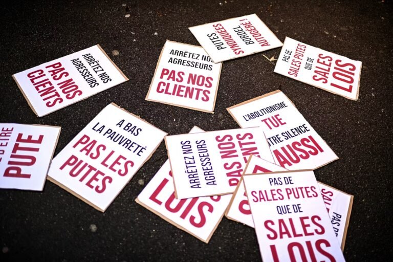 Prostitution : des clivages persistants dix ans après l’adoption de la loi de 2016