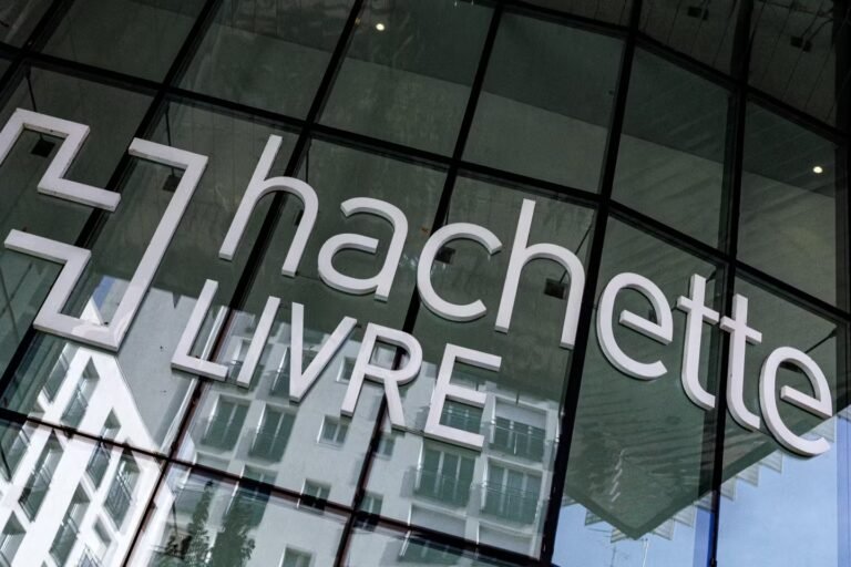 « Salariés du groupe Hachette, nous constatons que la liberté de nos éditeurs est gravement mise en danger »