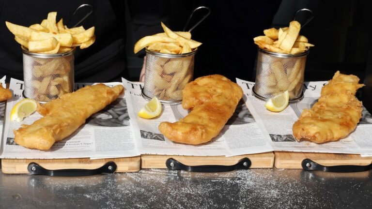 TEMOIGNAGE. "C'est du jamais-vu" : le traditionnel fish and chips britannique, victime collatérale de la guerre au Moyen-Orient