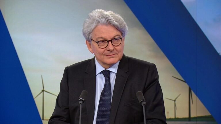 Thierry Breton : "L'État ne doit pas s'enrichir avec la flambée des carburants mais redistribuer"