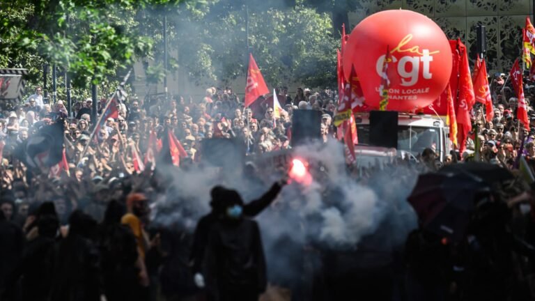 Travail le 1er-Mai: huit syndicats demandent à Sébastien Lecornu de "respecter la démocratie sociale et politique"