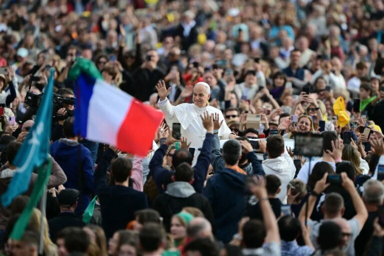 Visite d’Emmanuel Macron au Vatican : entre Léon XIV et la France, une conversation discrète