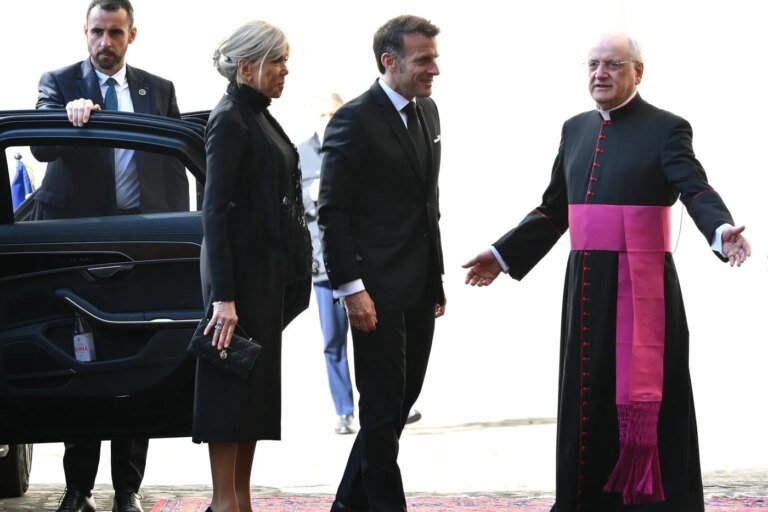 Visite de Macron au Vatican : une première rencontre avec Léon XIV centrée sur l’international