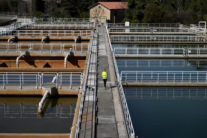 Bassins de filtrage du centre de production d’eau potable de Sainte-Marthe, à Marseille, le 15 mars 2024.
