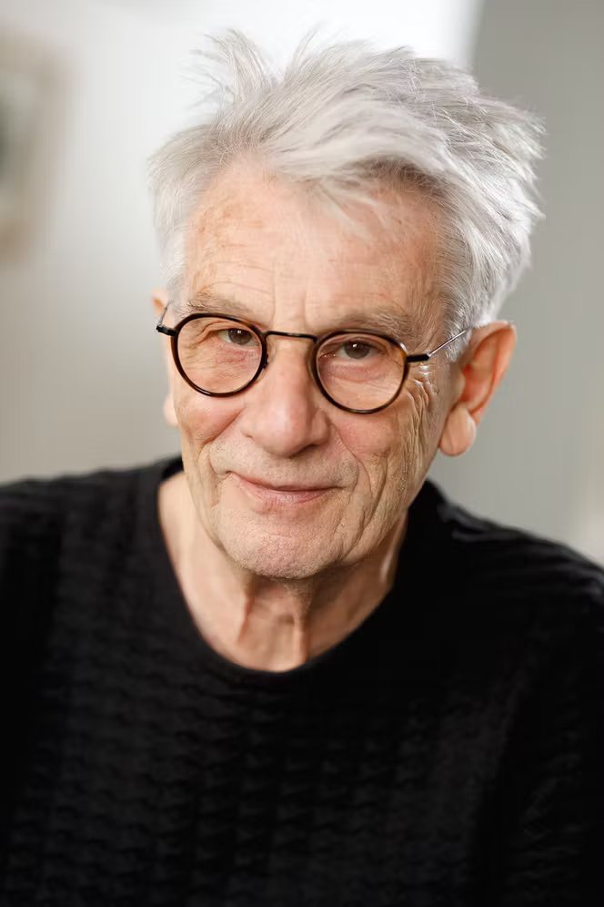 Marcel Bozonnet, chez lui à Paris, en septembre 2024.