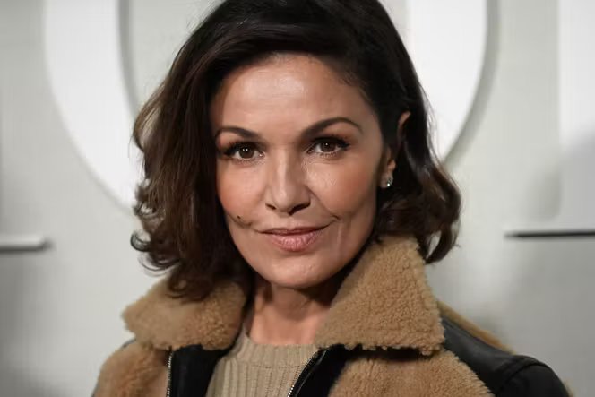 Nadia Farès lors de la Semaine de la mode féminine de Paris, le 27 septembre 2022.