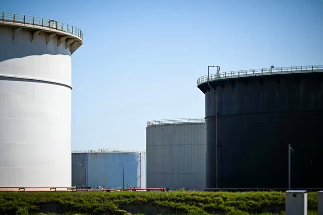 Des réservoirs sur le site de la raffinerie TotalEnergies de Gronfreville-L’Orcher (Seine-Maritime), le 23 avril 2026. 